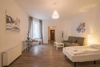 Stockholm بوزنان